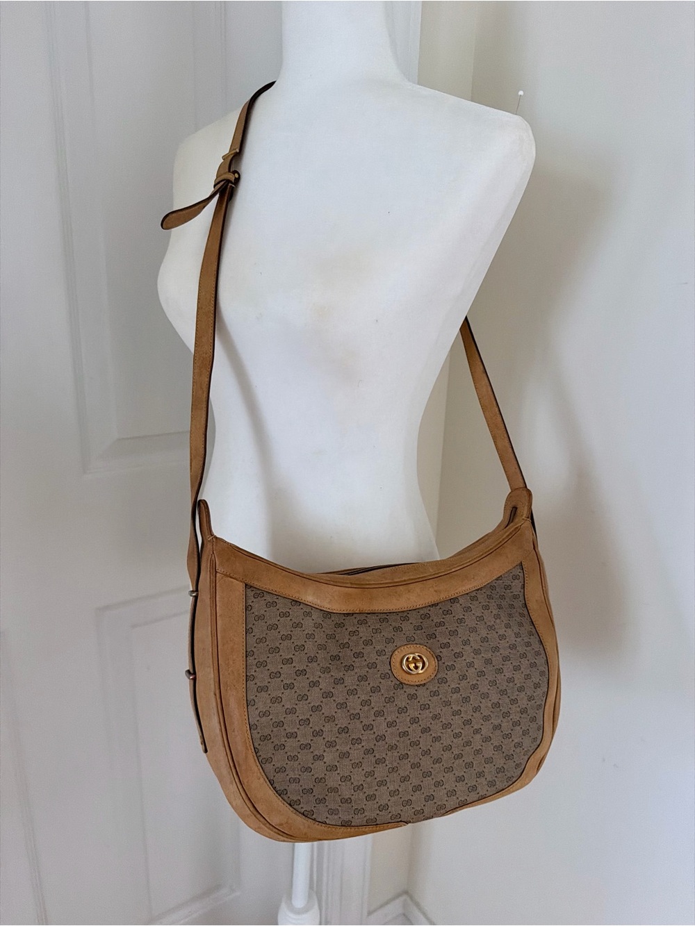 Authentic Gucci Micro GG Supreme Vintage Crescent Crossbody Bag - Picture 14 of 16